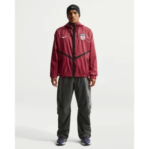 Areena Design <p><strong>Men's Nike USMNT Dri-FIT Anthem Jacket</strong> brings football-inspired style into match days, casual outfits, travel and gifting. Pair it with denim, cargos, joggers, track pants or clean sneakers for an easy supporter look.</p> Men's Nike USMNT Dri-FIT Anthem Jacket <p><strong>Men's Nike USMNT Dri-FIT Anthem Jacket</strong> brings football-inspired style into match days, casual outfits, travel and gifting. Pair it with denim, cargos, joggers, track pants or clean sneakers for an easy supporter look.</p>