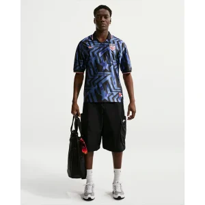 Areena Design <p><strong>Men's Nike USMNT Energy Short-Sleeve Top</strong> brings football-inspired style into match days, casual outfits, travel and gifting. Pair it with jeans, shorts, cargos, joggers or sneakers for an easy supporter look.</p> Men's Nike USMNT Energy Short-Sleeve Top <p><strong>Men's Nike USMNT Energy Short-Sleeve Top</strong> brings football-inspired style into match days, casual outfits, travel and gifting. Pair it with jeans, shorts, cargos, joggers or sneakers for an easy supporter look.</p>