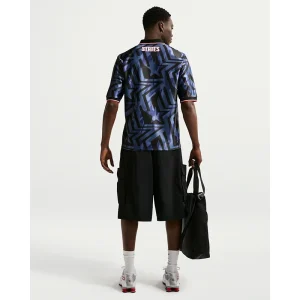 Areena Design <p><strong>Men's Nike USMNT Energy Short-Sleeve Top</strong> brings football-inspired style into match days, casual outfits, travel and gifting. Pair it with jeans, shorts, cargos, joggers or sneakers for an easy supporter look.</p> Men's Nike USMNT Energy Short-Sleeve Top <p><strong>Men's Nike USMNT Energy Short-Sleeve Top</strong> brings football-inspired style into match days, casual outfits, travel and gifting. Pair it with jeans, shorts, cargos, joggers or sneakers for an easy supporter look.</p>