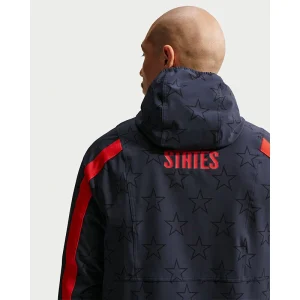 Areena Design <p><strong>Men's Nike USMNT Energy Woven Jacket</strong> brings football-inspired style into match days, casual outfits, travel and gifting. Pair it with denim, cargos, joggers, track pants or clean sneakers for an easy supporter look.</p> Men's Nike USMNT Energy Woven Jacket <p><strong>Men's Nike USMNT Energy Woven Jacket</strong> brings football-inspired style into match days, casual outfits, travel and gifting. Pair it with denim, cargos, joggers, track pants or clean sneakers for an easy supporter look.</p>