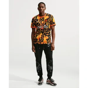 Areena Design <p>Netherlands x Patta Academy Pro Top adds an easy everyday top to your wardrobe with clean, versatile styling. It is ideal for casual outfits, training-inspired looks, layered streetwear, and warm-weather styling.</p> Netherlands x Patta Academy Pro Top <p>Netherlands x Patta Academy Pro Top adds an easy everyday top to your wardrobe with clean, versatile styling. It is ideal for casual outfits, training-inspired looks, layered streetwear, and warm-weather styling.</p>