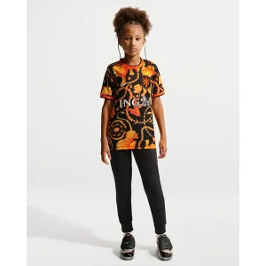 Areena Design <p>Netherlands x Patta Short-Sleeve Football Top adds an easy everyday top to your wardrobe with clean, versatile styling. It is ideal for casual outfits, training-inspired looks, layered streetwear, and warm-weather styling.</p> Netherlands x Patta Short-Sleeve Football Top <p>Netherlands x Patta Short-Sleeve Football Top adds an easy everyday top to your wardrobe with clean, versatile styling. It is ideal for casual outfits, training-inspired looks, layered streetwear, and warm-weather styling.</p>