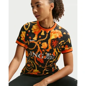Areena Design <p>Netherlands x Patta Short-Sleeve Football Top adds an easy everyday top to your wardrobe with clean, versatile styling. It is ideal for casual outfits, training-inspired looks, layered streetwear, and warm-weather styling.</p> Netherlands x Patta Short-Sleeve Football Top <p>Netherlands x Patta Short-Sleeve Football Top adds an easy everyday top to your wardrobe with clean, versatile styling. It is ideal for casual outfits, training-inspired looks, layered streetwear, and warm-weather styling.</p>