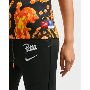 Areena Design <p>Netherlands x Patta Short-Sleeve Football Top adds an easy everyday top to your wardrobe with clean, versatile styling. It is ideal for casual outfits, training-inspired looks, layered streetwear, and warm-weather styling.</p> Netherlands x Patta Short-Sleeve Football Top <p>Netherlands x Patta Short-Sleeve Football Top adds an easy everyday top to your wardrobe with clean, versatile styling. It is ideal for casual outfits, training-inspired looks, layered streetwear, and warm-weather styling.</p>