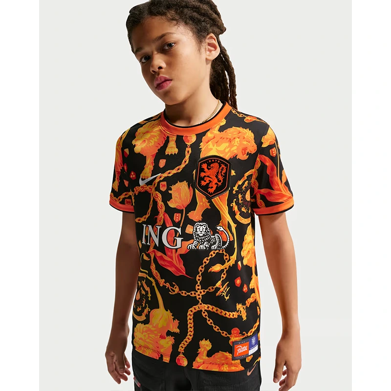 Netherlands x Patta Short-Sleeve Football Top 4 Netherlands x Patta Short-Sleeve Football Top <p>Netherlands x Patta Short-Sleeve Football Top adds an easy everyday top to your wardrobe with clean, versatile styling. It is ideal for casual outfits, training-inspired looks, layered streetwear, and warm-weather styling.</p>