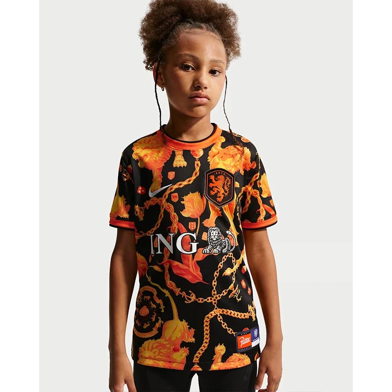 Netherlands x Patta Short-Sleeve Football Top 5 Netherlands x Patta Short-Sleeve Football Top <p>Netherlands x Patta Short-Sleeve Football Top adds an easy everyday top to your wardrobe with clean, versatile styling. It is ideal for casual outfits, training-inspired looks, layered streetwear, and warm-weather styling.</p>
