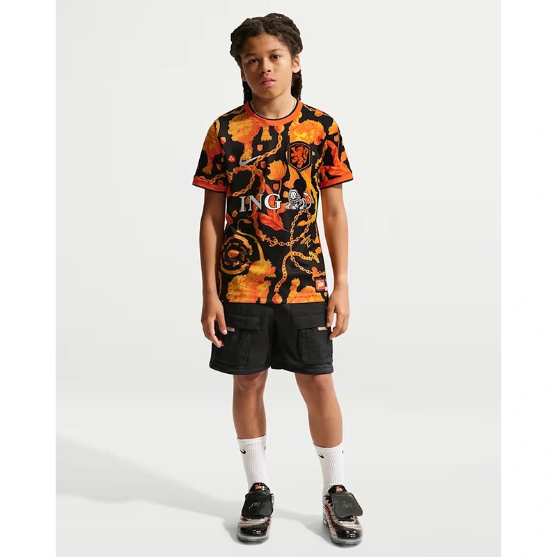 Netherlands x Patta Short-Sleeve Football Top Netherlands x Patta Short-Sleeve Football Top <p>Netherlands x Patta Short-Sleeve Football Top adds an easy everyday top to your wardrobe with clean, versatile styling. It is ideal for casual outfits, training-inspired looks, layered streetwear, and warm-weather styling.</p>