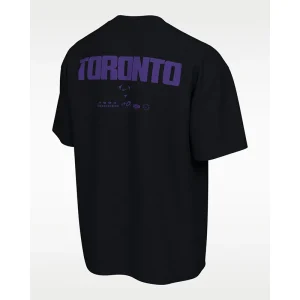 Areena Design <p><strong>Nike Toronto Football T-Shirt</strong> brings football-inspired style into match days, casual outfits, travel and gifting. Pair it with shorts, denim, cargos, track pants or a light overshirt for an easy supporter look.</p> Nike Toronto Football T-Shirt <p><strong>Nike Toronto Football T-Shirt</strong> brings football-inspired style into match days, casual outfits, travel and gifting. Pair it with shorts, denim, cargos, track pants or a light overshirt for an easy supporter look.</p>