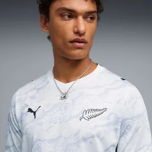 Areena Design <p><strong>Puma FIFA 26 New Zealand Away Jersey</strong> brings football-inspired style into match days, casual outfits, travel and gifting. Pair it with shorts, denim, cargos, track pants or a light overshirt for an easy supporter look.</p> Puma FIFA 26 New Zealand Away Jersey <p><strong>Puma FIFA 26 New Zealand Away Jersey</strong> brings football-inspired style into match days, casual outfits, travel and gifting. Pair it with shorts, denim, cargos, track pants or a light overshirt for an easy supporter look.</p>