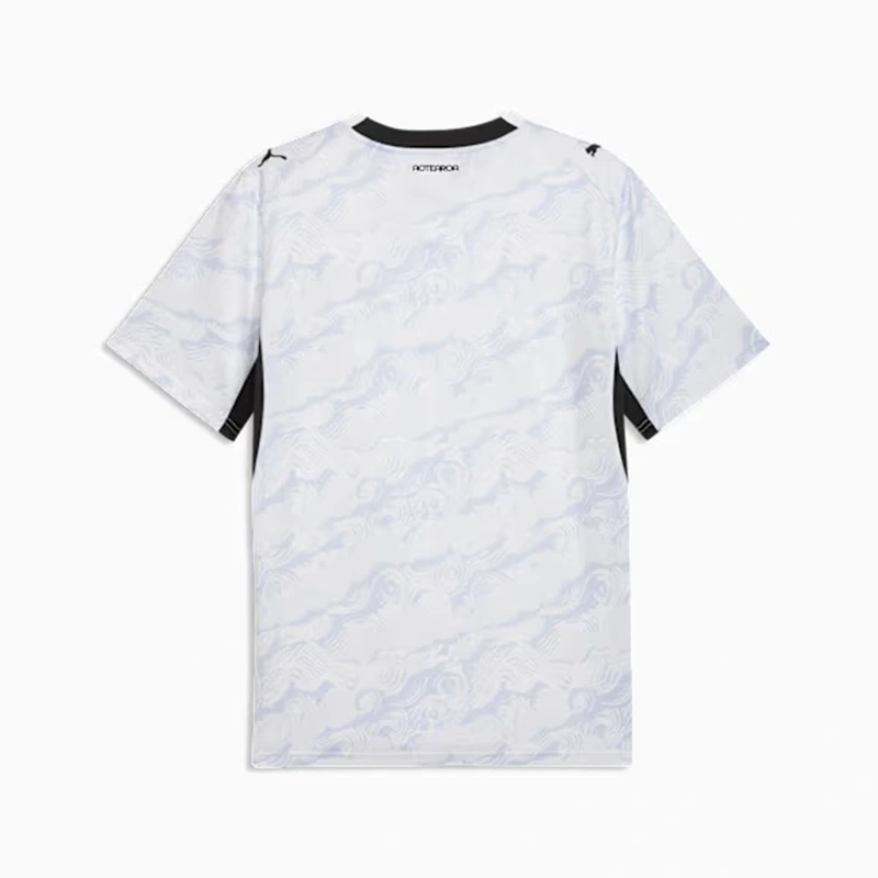 Puma FIFA 26 New Zealand Away Jersey Puma FIFA 26 New Zealand Away Jersey <p><strong>Puma FIFA 26 New Zealand Away Jersey</strong> brings football-inspired style into match days, casual outfits, travel and gifting. Pair it with shorts, denim, cargos, track pants or a light overshirt for an easy supporter look.</p>