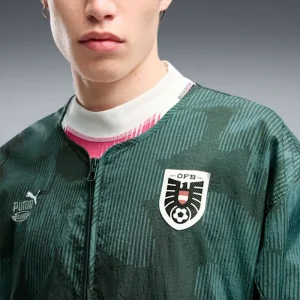 Areena Design <p><strong>Puma x Austria x Salehe Bembury KING Track Jacket</strong> brings football-inspired style into match days, casual outfits, travel and gifting. Pair it with denim, cargos, joggers, track pants or clean sneakers for an easy supporter look.</p> Puma x Austria x Salehe Bembury KING Track Jacket <p><strong>Puma x Austria x Salehe Bembury KING Track Jacket</strong> brings football-inspired style into match days, casual outfits, travel and gifting. Pair it with denim, cargos, joggers, track pants or clean sneakers for an easy supporter look.</p>