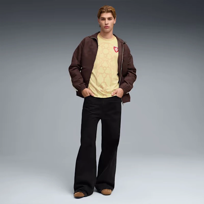 Puma x Czechia x Salehe Bembury Goalkeeper Jersey 3 Puma x Czechia x Salehe Bembury Goalkeeper Jersey <p><strong>Puma x Czechia x Salehe Bembury Goalkeeper Jersey</strong> brings football-inspired style into match days, casual outfits, travel and gifting. Pair it with shorts, denim, cargos, track pants or a light overshirt for an easy supporter look.</p>