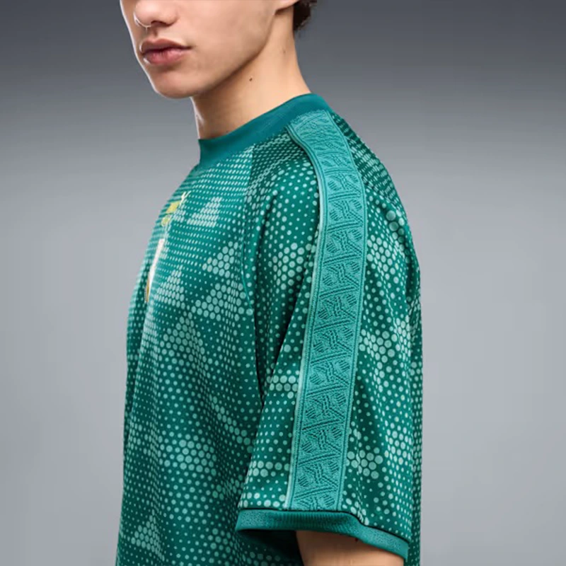 Puma x Ghana x Salehe Bembury King Jersey 2 Puma x Ghana x Salehe Bembury King Jersey <p><strong>Puma x Ghana x Salehe Bembury King Jersey</strong> brings football-inspired style into match days, casual outfits, travel and gifting. Pair it with shorts, denim, cargos, track pants or a light overshirt for an easy supporter look.</p>