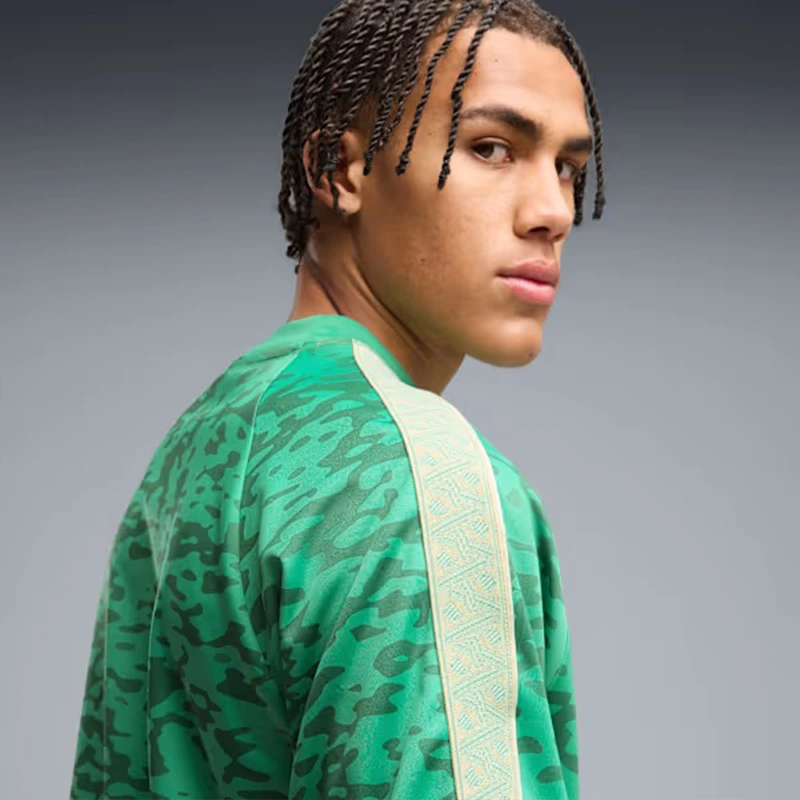 Puma x Morocco x Salehe Bembury King Jersey 2 Puma x Morocco x Salehe Bembury King Jersey <p><strong>Puma x Morocco x Salehe Bembury King Jersey</strong> brings football-inspired style into match days, casual outfits, travel and gifting. Pair it with shorts, denim, cargos, track pants or a light overshirt for an easy supporter look.</p>