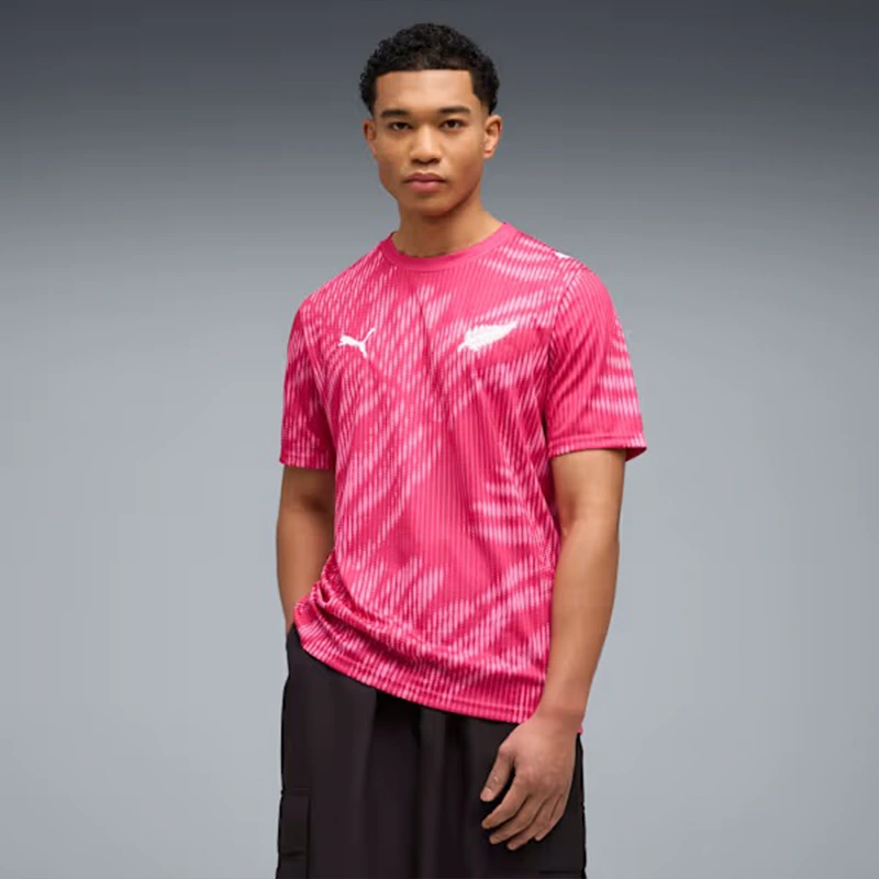 Puma x Portugal x Salehe Bembury KING Polo 12 Puma x New Zealand x Salehe Bembury Goalkeeper Jersey <p><strong>Puma x New Zealand x Salehe Bembury Goalkeeper Jersey</strong> brings football-inspired style into match days, casual outfits, travel and gifting. Pair it with shorts, denim, cargos, track pants or a light overshirt for an easy supporter look.</p>