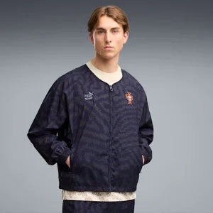 Areena Design <p><strong>Puma x Portugal x Salehe Bembury KING Track Jacket</strong> brings football-inspired style into match days, casual outfits, travel and gifting. Pair it with denim, cargos, joggers, track pants or clean sneakers for an easy supporter look.</p> Puma x Portugal x Salehe Bembury KING Track Jacket <p><strong>Puma x Portugal x Salehe Bembury KING Track Jacket</strong> brings football-inspired style into match days, casual outfits, travel and gifting. Pair it with denim, cargos, joggers, track pants or clean sneakers for an easy supporter look.</p>