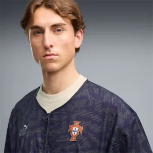 Areena Design <p><strong>Puma x Portugal x Salehe Bembury KING Track Jacket</strong> brings football-inspired style into match days, casual outfits, travel and gifting. Pair it with denim, cargos, joggers, track pants or clean sneakers for an easy supporter look.</p> Puma x Portugal x Salehe Bembury KING Track Jacket <p><strong>Puma x Portugal x Salehe Bembury KING Track Jacket</strong> brings football-inspired style into match days, casual outfits, travel and gifting. Pair it with denim, cargos, joggers, track pants or clean sneakers for an easy supporter look.</p>