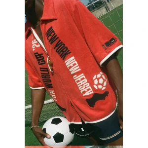 Areena Design <p><strong>Tombolo FIFA World Cup 2026 Footwork Cabana Jacket</strong> brings football-inspired style into match days, casual outfits, travel and gifting. Pair it with denim, cargos, joggers, track pants or clean sneakers for an easy supporter look.</p> Tombolo FIFA World Cup 2026 Footwork Cabana Jacket <p><strong>Tombolo FIFA World Cup 2026 Footwork Cabana Jacket</strong> brings football-inspired style into match days, casual outfits, travel and gifting. Pair it with denim, cargos, joggers, track pants or clean sneakers for an easy supporter look.</p>