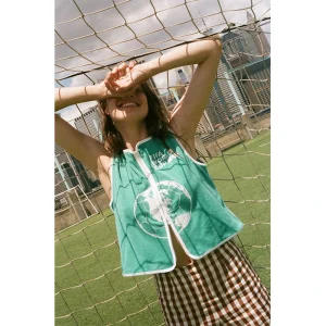 Areena Design <p><strong>Tombolo FIFA World Cup 2026 Globe Hand Towel Top</strong> brings football-inspired style into match days, casual outfits, travel and gifting. Pair it with jeans, shorts, cargos, joggers or sneakers for an easy supporter look.</p> Tombolo FIFA World Cup 2026 Globe Hand Towel Top <p><strong>Tombolo FIFA World Cup 2026 Globe Hand Towel Top</strong> brings football-inspired style into match days, casual outfits, travel and gifting. Pair it with jeans, shorts, cargos, joggers or sneakers for an easy supporter look.</p>