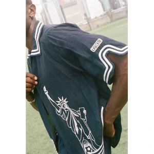 Areena Design <p><strong>Tombolo FIFA World Cup 2026 Stars and Stripes Zipper Shirt</strong> brings football-inspired style into match days, casual outfits, travel and gifting. Pair it with shorts, denim, cargos, track pants or a light overshirt for an easy supporter look.</p> Tombolo FIFA World Cup 2026 Stars and Stripes Zipper Shirt <p><strong>Tombolo FIFA World Cup 2026 Stars and Stripes Zipper Shirt</strong> brings football-inspired style into match days, casual outfits, travel and gifting. Pair it with shorts, denim, cargos, track pants or a light overshirt for an easy supporter look.</p>