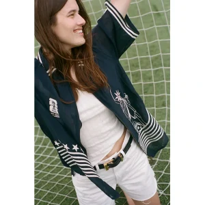 Areena Design <p><strong>Tombolo FIFA World Cup 2026 Stars and Stripes Zipper Shirt</strong> brings football-inspired style into match days, casual outfits, travel and gifting. Pair it with shorts, denim, cargos, track pants or a light overshirt for an easy supporter look.</p> Tombolo FIFA World Cup 2026 Stars and Stripes Zipper Shirt <p><strong>Tombolo FIFA World Cup 2026 Stars and Stripes Zipper Shirt</strong> brings football-inspired style into match days, casual outfits, travel and gifting. Pair it with shorts, denim, cargos, track pants or a light overshirt for an easy supporter look.</p>