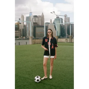 Areena Design <p><strong>Tombolo FIFA World Cup 2026 USA Cabana (Captain’s Armband) Shirt</strong> brings football-inspired style into match days, casual outfits, travel and gifting. Pair it with shorts, denim, cargos, track pants or a light overshirt for an easy supporter look.</p> Tombolo FIFA World Cup 2026 USA Cabana (Captain’s Armband) Shirt <p><strong>Tombolo FIFA World Cup 2026 USA Cabana (Captain’s Armband) Shirt</strong> brings football-inspired style into match days, casual outfits, travel and gifting. Pair it with shorts, denim, cargos, track pants or a light overshirt for an easy supporter look.</p>