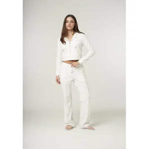 Areena Design <p>White Juicy Couture Tracksuit delivers a coordinated casual look with easy streetwear styling, relaxed comfort, and versatile outfit appeal for travel, lounge days, or everyday wear.</p> White Juicy Couture Tracksuit <p>White Juicy Couture Tracksuit delivers a coordinated casual look with easy streetwear styling, relaxed comfort, and versatile outfit appeal for travel, lounge days, or everyday wear.</p>