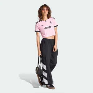 Areena Design <p><strong>Adidas Juventus 26/27 Away Cropped Jersey</strong> delivers a sport-inspired jersey look for game-day outfits, fan styling, casual wear, and sports-themed events. Its distinctive design offers team-inspired appeal, easy casual pairing, and energetic visual identity, making it a strong choice for personal wardrobes, collections, or gifting.</p> Adidas Juventus 26/27 Away Cropped Jersey <p><strong>Adidas Juventus 26/27 Away Cropped Jersey</strong> delivers a sport-inspired jersey look for game-day outfits, fan styling, casual wear, and sports-themed events. Its distinctive design offers team-inspired appeal, easy casual pairing, and energetic visual identity, making it a strong choice for personal wardrobes, collections, or gifting.</p>