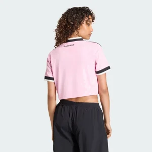 Areena Design <p><strong>Adidas Juventus 26/27 Away Cropped Jersey</strong> delivers a sport-inspired jersey look for game-day outfits, fan styling, casual wear, and sports-themed events. Its distinctive design offers team-inspired appeal, easy casual pairing, and energetic visual identity, making it a strong choice for personal wardrobes, collections, or gifting.</p> Adidas Juventus 26/27 Away Cropped Jersey <p><strong>Adidas Juventus 26/27 Away Cropped Jersey</strong> delivers a sport-inspired jersey look for game-day outfits, fan styling, casual wear, and sports-themed events. Its distinctive design offers team-inspired appeal, easy casual pairing, and energetic visual identity, making it a strong choice for personal wardrobes, collections, or gifting.</p>