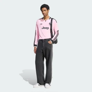 Areena Design <p><strong>Adidas Juventus 26/27 Away Jersey Long Sleeve</strong> delivers a sport-inspired jersey look for game-day outfits, fan styling, casual wear, and sports-themed events. Its distinctive design offers team-inspired appeal, easy casual pairing, and energetic visual identity, making it a strong choice for personal wardrobes, collections, or gifting.</p> Adidas Juventus 26/27 Away Jersey Long Sleeve <p><strong>Adidas Juventus 26/27 Away Jersey Long Sleeve</strong> delivers a sport-inspired jersey look for game-day outfits, fan styling, casual wear, and sports-themed events. Its distinctive design offers team-inspired appeal, easy casual pairing, and energetic visual identity, making it a strong choice for personal wardrobes, collections, or gifting.</p>