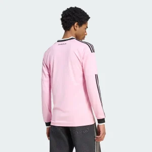 Areena Design <p><strong>Adidas Juventus 26/27 Away Jersey Long Sleeve</strong> delivers a sport-inspired jersey look for game-day outfits, fan styling, casual wear, and sports-themed events. Its distinctive design offers team-inspired appeal, easy casual pairing, and energetic visual identity, making it a strong choice for personal wardrobes, collections, or gifting.</p> Adidas Juventus 26/27 Away Jersey Long Sleeve <p><strong>Adidas Juventus 26/27 Away Jersey Long Sleeve</strong> delivers a sport-inspired jersey look for game-day outfits, fan styling, casual wear, and sports-themed events. Its distinctive design offers team-inspired appeal, easy casual pairing, and energetic visual identity, making it a strong choice for personal wardrobes, collections, or gifting.</p>