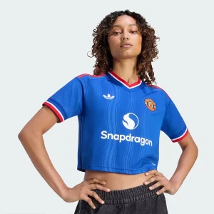 Areena Design <p><strong>Adidas Manchester United 26/27 Away Jersey Crop</strong> delivers a sport-inspired jersey look for game-day outfits, fan styling, casual wear, and sports-themed events. Its distinctive design offers team-inspired appeal, easy casual pairing, and energetic visual identity, making it a strong choice for personal wardrobes, collections, or gifting.</p> Adidas Manchester United 26/27 Away Jersey Crop <p><strong>Adidas Manchester United 26/27 Away Jersey Crop</strong> delivers a sport-inspired jersey look for game-day outfits, fan styling, casual wear, and sports-themed events. Its distinctive design offers team-inspired appeal, easy casual pairing, and energetic visual identity, making it a strong choice for personal wardrobes, collections, or gifting.</p>