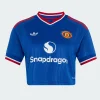 Areena Design <p><strong>Adidas Manchester United 26/27 Away Jersey Longsleeve</strong> delivers a sport-inspired jersey look for game-day outfits, fan styling, casual wear, and sports-themed events. Its distinctive design offers team-inspired appeal, easy casual pairing, and energetic visual identity, making it a strong choice for personal wardrobes, collections, or gifting.</p> Adidas Manchester United 26/27 Away Jersey Crop <p><strong>Adidas Manchester United 26/27 Away Jersey Longsleeve</strong> delivers a sport-inspired jersey look for game-day outfits, fan styling, casual wear, and sports-themed events. Its distinctive design offers team-inspired appeal, easy casual pairing, and energetic visual identity, making it a strong choice for personal wardrobes, collections, or gifting.</p>