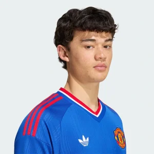 Areena Design <p><strong>Adidas Manchester United 26/27 Away Jersey Longsleeve</strong> delivers a sport-inspired jersey look for game-day outfits, fan styling, casual wear, and sports-themed events. Its distinctive design offers team-inspired appeal, easy casual pairing, and energetic visual identity, making it a strong choice for personal wardrobes, collections, or gifting.</p> Adidas Manchester United 26/27 Away Jersey Longsleeve <p><strong>Adidas Manchester United 26/27 Away Jersey Longsleeve</strong> delivers a sport-inspired jersey look for game-day outfits, fan styling, casual wear, and sports-themed events. Its distinctive design offers team-inspired appeal, easy casual pairing, and energetic visual identity, making it a strong choice for personal wardrobes, collections, or gifting.</p>