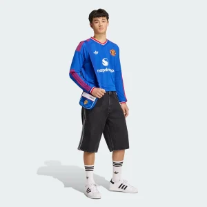 Areena Design <p><strong>Adidas Manchester United 26/27 Away Jersey Longsleeve</strong> delivers a sport-inspired jersey look for game-day outfits, fan styling, casual wear, and sports-themed events. Its distinctive design offers team-inspired appeal, easy casual pairing, and energetic visual identity, making it a strong choice for personal wardrobes, collections, or gifting.</p> Adidas Manchester United 26/27 Away Jersey Longsleeve <p><strong>Adidas Manchester United 26/27 Away Jersey Longsleeve</strong> delivers a sport-inspired jersey look for game-day outfits, fan styling, casual wear, and sports-themed events. Its distinctive design offers team-inspired appeal, easy casual pairing, and energetic visual identity, making it a strong choice for personal wardrobes, collections, or gifting.</p>