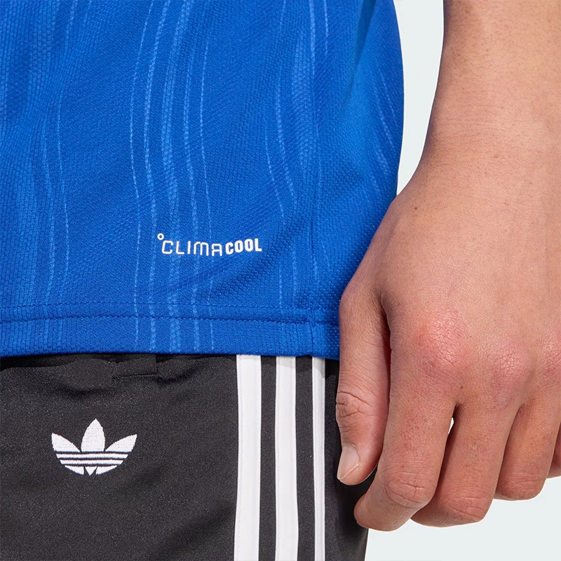Adidas Manchester United 26-27 Away Jersey Adidas Manchester United 26/27 Away Jersey <p><strong>Adidas Manchester United 26/27 Away Jersey</strong> delivers a sport-inspired jersey look for game-day outfits, fan styling, casual wear, and sports-themed events. Its distinctive design offers team-inspired appeal, easy casual pairing, and energetic visual identity, making it a strong choice for personal wardrobes, collections, or gifting.</p>