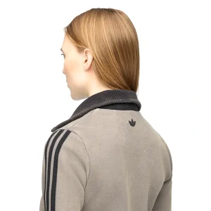 Areena Design <p><strong>Adidas Originals By Avavav Cropped Track Jacket</strong> delivers a sport-inspired track jacket look for athleisure outfits, travel, casual styling, and active everyday looks. Its distinctive design offers easy layering, sporty visual appeal, and versatile outfit pairing, making it a strong choice for personal wardrobes, collections, or gifting.</p> Adidas Originals By Avavav Cropped Track Jacket <p><strong>Adidas Originals By Avavav Cropped Track Jacket</strong> delivers a sport-inspired track jacket look for athleisure outfits, travel, casual styling, and active everyday looks. Its distinctive design offers easy layering, sporty visual appeal, and versatile outfit pairing, making it a strong choice for personal wardrobes, collections, or gifting.</p>