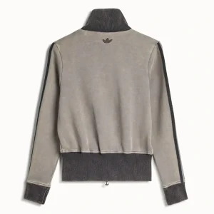 Areena Design <p><strong>Adidas Originals By Avavav Cropped Track Jacket</strong> delivers a sport-inspired track jacket look for athleisure outfits, travel, casual styling, and active everyday looks. Its distinctive design offers easy layering, sporty visual appeal, and versatile outfit pairing, making it a strong choice for personal wardrobes, collections, or gifting.</p> Adidas Originals By Avavav Cropped Track Jacket <p><strong>Adidas Originals By Avavav Cropped Track Jacket</strong> delivers a sport-inspired track jacket look for athleisure outfits, travel, casual styling, and active everyday looks. Its distinctive design offers easy layering, sporty visual appeal, and versatile outfit pairing, making it a strong choice for personal wardrobes, collections, or gifting.</p>