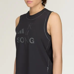 Areena Design <p><strong>Adidas x Song For The Mute adi365 Black Running Tank Top</strong> delivers a sporty sleeveless tank top look for warm-weather outfits, gym-inspired looks, layering, and casual wear. Its distinctive design offers easy movement, flexible layering, and relaxed athletic appeal, making it a strong choice for personal wardrobes, collections, or gifting.</p> Adidas x Song For The Mute adi365 Black Running Tank Top <p><strong>Adidas x Song For The Mute adi365 Black Running Tank Top</strong> delivers a sporty sleeveless tank top look for warm-weather outfits, gym-inspired looks, layering, and casual wear. Its distinctive design offers easy movement, flexible layering, and relaxed athletic appeal, making it a strong choice for personal wardrobes, collections, or gifting.</p>