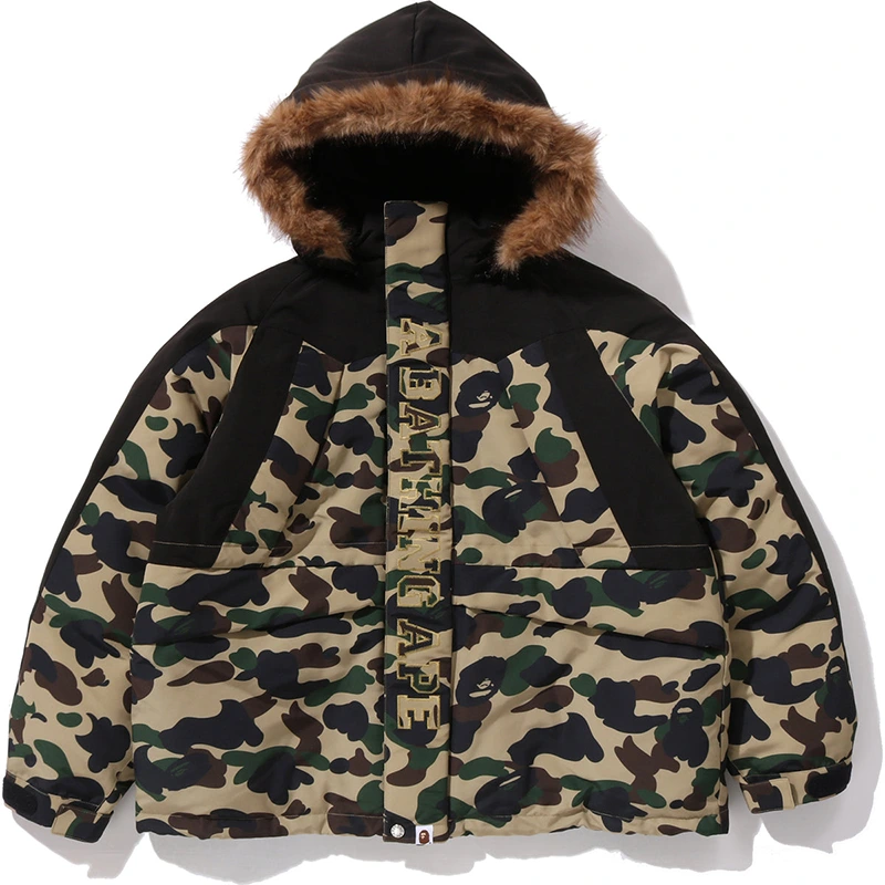 BAPE 1st Camo Snowboard Down Jacket BAPE 1st Camo Snowboard Down Jacket <p><strong>BAPE 1st Camo Snowboard Down Jacket</strong> delivers a statement jacket look for casual outfits, travel, events, and seasonal layering. Its distinctive design offers easy layering, versatile outfit pairing, and strong visual appeal, making it a strong choice for personal wardrobes, collections, or gifting.</p>