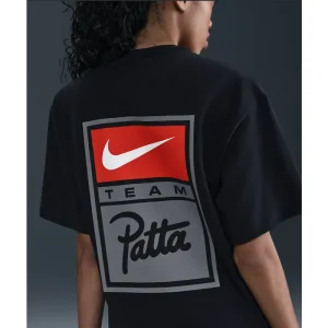 Areena Design <p><strong>Nike x Patta Men's Black T-Shirt</strong> delivers a versatile shirt look for casual outfits, smart-casual looks, travel, and everyday styling. Its distinctive design offers easy outfit coordination, flexible wear, and distinctive visual appeal, making it a strong choice for personal wardrobes, collections, or gifting.</p> Nike x Patta Men's Black T-Shirt <p><strong>Nike x Patta Men's Black T-Shirt</strong> delivers a versatile shirt look for casual outfits, smart-casual looks, travel, and everyday styling. Its distinctive design offers easy outfit coordination, flexible wear, and distinctive visual appeal, making it a strong choice for personal wardrobes, collections, or gifting.</p>