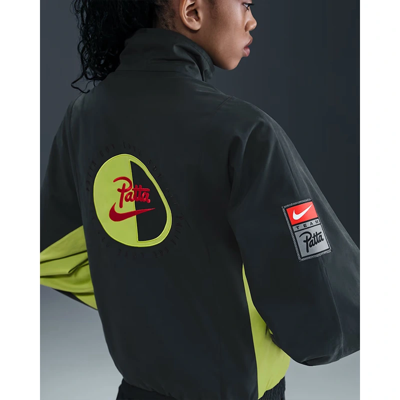 Nike x Patta Men's Black Tracksuit Jacket Nike x Patta Men's Black Tracksuit Jacket <p><strong>Nike x Patta Men's Black Tracksuit Jacket</strong> delivers a statement jacket look for casual outfits, travel, events, and seasonal layering. Its distinctive design offers easy layering, versatile outfit pairing, and strong visual appeal, making it a strong choice for personal wardrobes, collections, or gifting.</p>