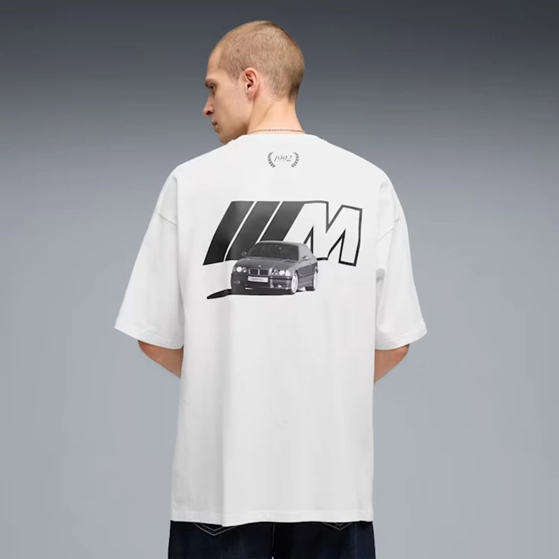 PUMA x BMW M Motorsport M3 T7 White Tee 3 PUMA x BMW M Motorsport M3 T7 White Tee <div class="product-short-description"><p>Elevate your collection with the PUMA x BMW M Motorsport M3 T7 White Tee, a versatile tee featuring BMW M Motorsport heritage and modern racing style. Designed for statement dressing, fan wear, and casual layering.</p></div>