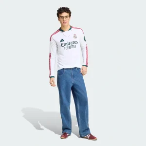 Areena Design <p>Show your team pride with the <strong>Adidas Real Madrid 26/27 Long Sleeve Home Jersey Men's</strong>, a standout fan jersey for match days, watch parties, sports collections, and everyday supporter style. Long sleeves add extra coverage for cooler match days.</p> Adidas Real Madrid 26/27 Long Sleeve Home Jersey Men's <p>Show your team pride with the <strong>Adidas Real Madrid 26/27 Long Sleeve Home Jersey Men's</strong>, a standout fan jersey for match days, watch parties, sports collections, and everyday supporter style. Long sleeves add extra coverage for cooler match days.</p>