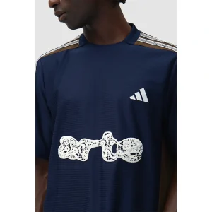 Areena Design <p>Shop the <strong>Arte Antwerp x Adidas Jersey</strong>, a sport-inspired jersey style made for fan looks and casual outfits. Ideal for game-day styling, streetwear, collections, and everyday sporty fashion.</p> Arte Antwerp x Adidas Jersey <p>Shop the <strong>Arte Antwerp x Adidas Jersey</strong>, a sport-inspired jersey style made for fan looks and casual outfits. Ideal for game-day styling, streetwear, collections, and everyday sporty fashion.</p>