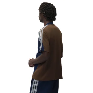 Areena Design <p>Shop the <strong>Arte Antwerp x Adidas Jersey</strong>, a sport-inspired jersey style made for fan looks and casual outfits. Ideal for game-day styling, streetwear, collections, and everyday sporty fashion.</p> Arte Antwerp x Adidas Jersey <p>Shop the <strong>Arte Antwerp x Adidas Jersey</strong>, a sport-inspired jersey style made for fan looks and casual outfits. Ideal for game-day styling, streetwear, collections, and everyday sporty fashion.</p>