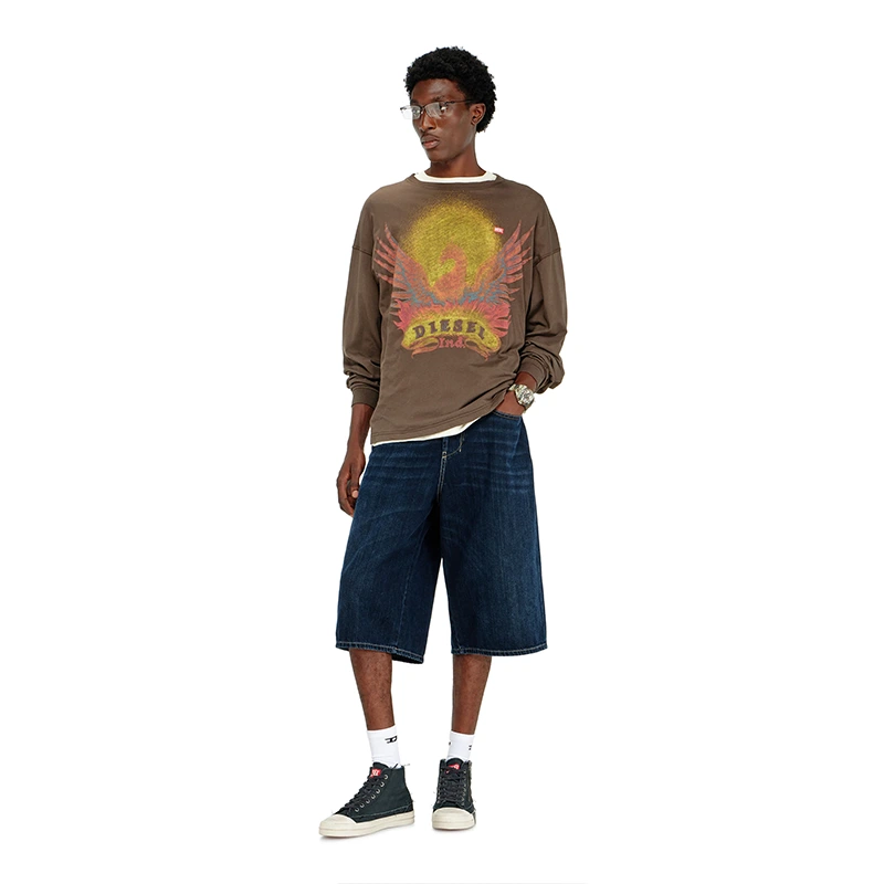 Diesel Long Sleeve Phoenix Graphic T-shirt Diesel Long Sleeve Phoenix Graphic T-shirt <p>Discover the <strong>Diesel Long Sleeve Phoenix Graphic T-shirt</strong>, a versatile tee style made for casual and streetwear wardrobes. Great for everyday outfits, statement looks, layering, and collector-inspired fashion.</p>