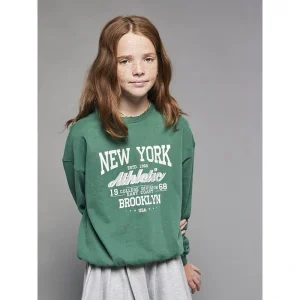 Areena Design <p>Shop the <strong>Jade New York Sweatshirt with Round Neckline and Color Blocking</strong>, a stylish sweatshirt featuring standout pattern detailing. Designed with an easy crew-style look with comfortable everyday appeal, it is a great choice for casual outfits, layering, gifting, travel, and everyday streetwear. Pair it with your favorite casual essentials for an effortless, trend-ready look.</p> Jade New York Sweatshirt with Round Neckline and Color Blocking <p>Shop the <strong>Jade New York Sweatshirt with Round Neckline and Color Blocking</strong>, a stylish sweatshirt featuring standout pattern detailing. Designed with an easy crew-style look with comfortable everyday appeal, it is a great choice for casual outfits, layering, gifting, travel, and everyday streetwear. Pair it with your favorite casual essentials for an effortless, trend-ready look.</p>