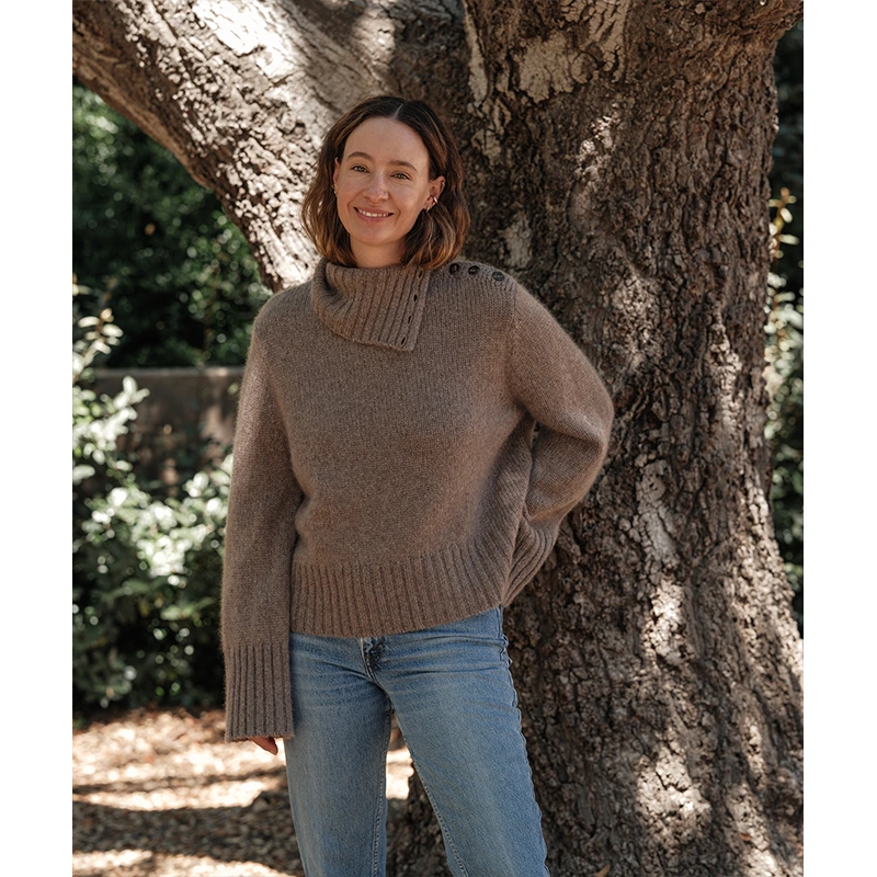 Jenni Kayne Essential Fall Sweater 1 Jenni Kayne Sweater <p>Shop the <strong>Jenni Kayne Sweater</strong>, a stylish sweater featuring modern everyday style. Designed with a polished knit-inspired look made for easy seasonal styling, it is a great choice for fall layering, work-to-weekend outfits, casual days, and seasonal wardrobes. Pair it with your favorite casual essentials for an effortless, trend-ready look.</p>