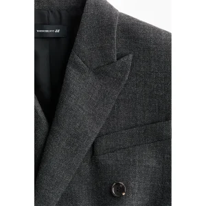 Areena Design <p>Upgrade your wardrobe with the <strong>WARDROBE.NYC H&M Double-Breasted Wool Blazer</strong>, featuring a refined tailored look that suits smart-casual styling, occasions, modern layering, and distinctive fashion outfits.</p> WARDROBE.NYC H&M Double-Breasted Wool Blazer <p>Upgrade your wardrobe with the <strong>WARDROBE.NYC H&M Double-Breasted Wool Blazer</strong>, featuring a refined tailored look that suits smart-casual styling, occasions, modern layering, and distinctive fashion outfits.</p>
